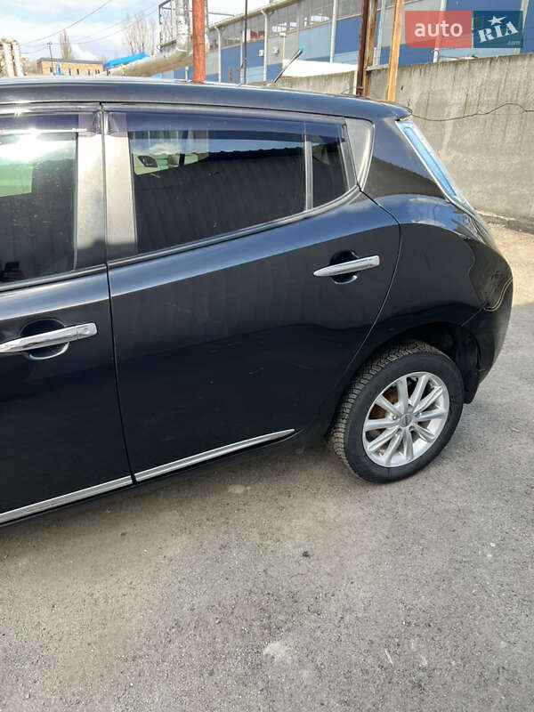 Хэтчбек Nissan Leaf 2013 в Днепре