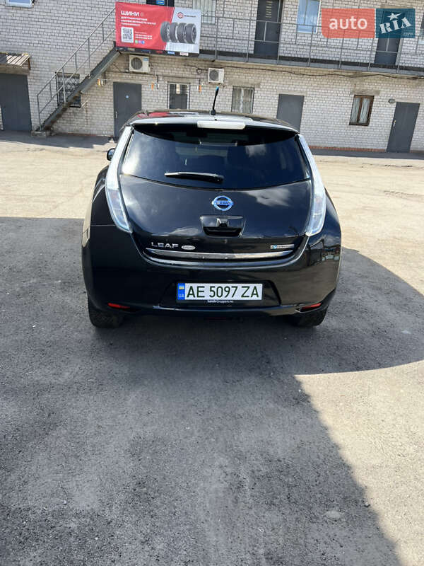 Хэтчбек Nissan Leaf 2013 в Днепре