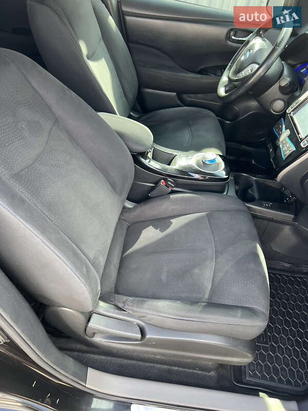 Хэтчбек Nissan Leaf 2013 в Днепре