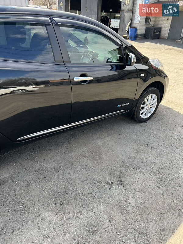 Хэтчбек Nissan Leaf 2013 в Днепре
