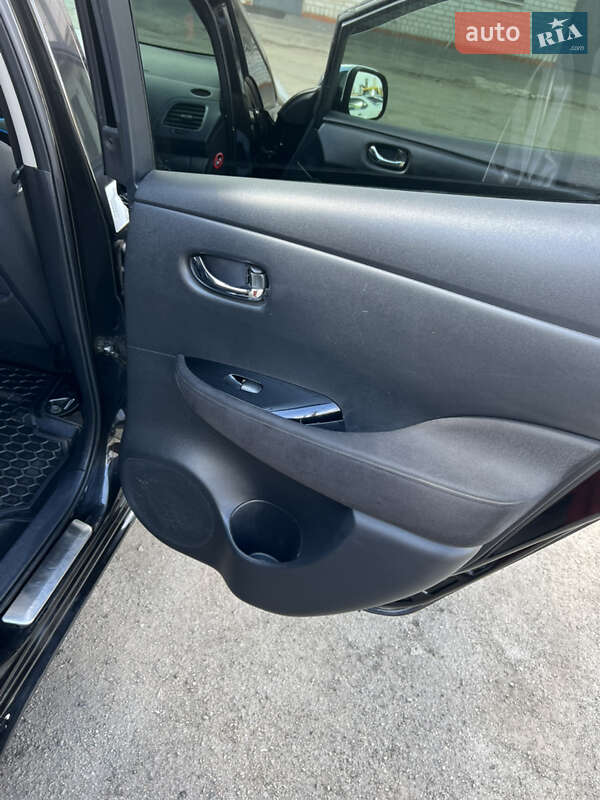 Хэтчбек Nissan Leaf 2013 в Днепре