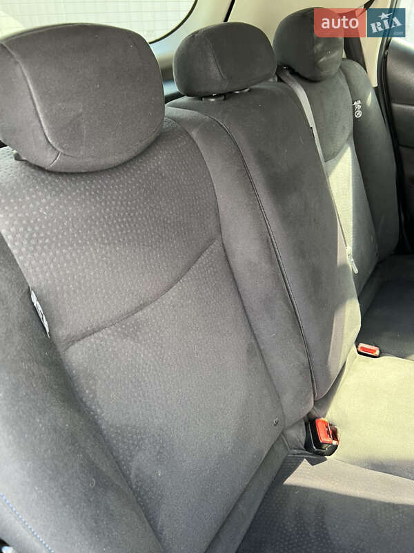 Хэтчбек Nissan Leaf 2013 в Днепре