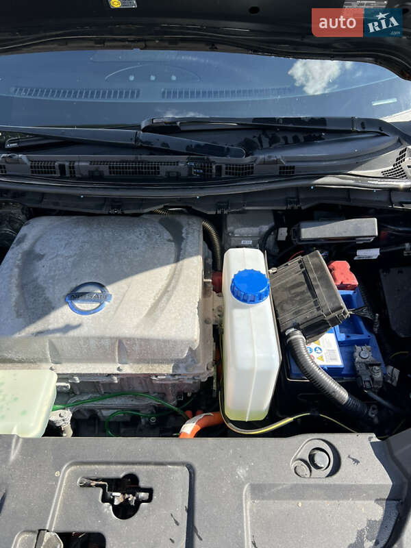 Хэтчбек Nissan Leaf 2013 в Днепре