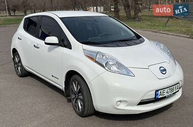 Хетчбек Nissan Leaf 2015 в 