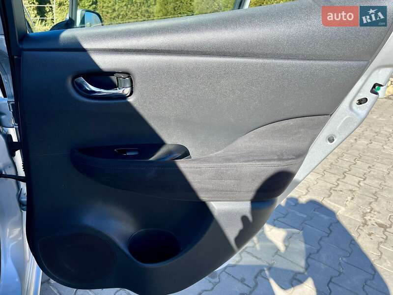 Хетчбек Nissan Leaf 2016 в Волочиську