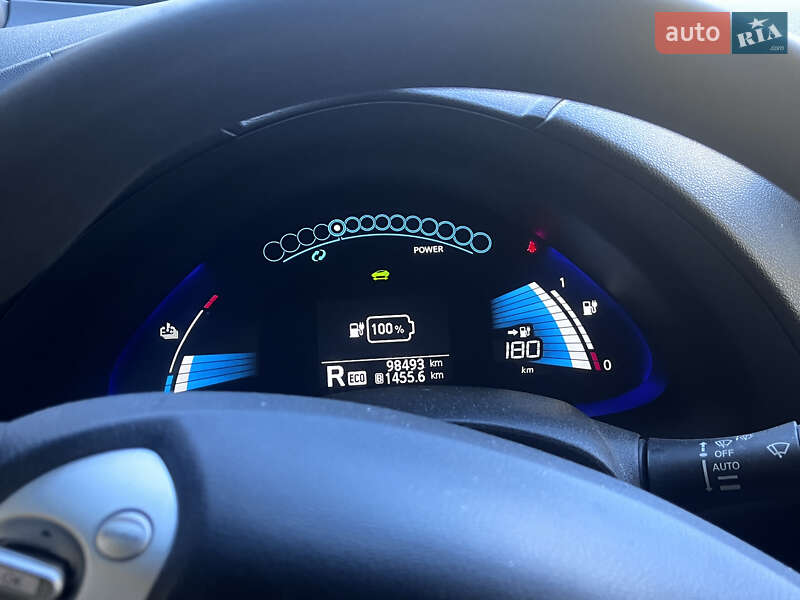 Хэтчбек Nissan Leaf 2017 в 