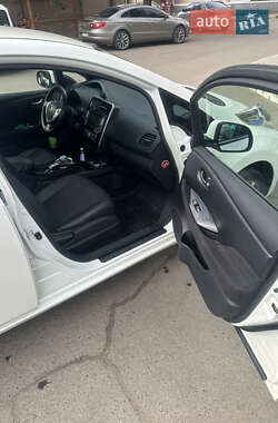 Хэтчбек Nissan Leaf 2017 в 