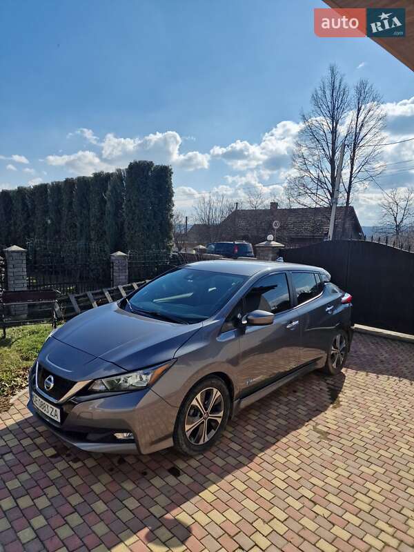 Хетчбек Nissan Leaf 2018 в Чернівцях