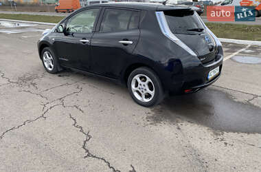 Хэтчбек Nissan Leaf 2012 в 