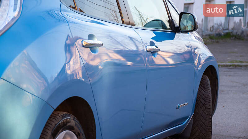Хетчбек Nissan Leaf 2012 в Херсоні