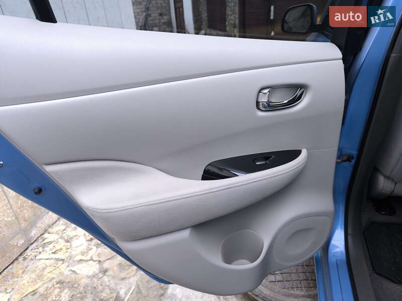 Хетчбек Nissan Leaf 2012 в Херсоні