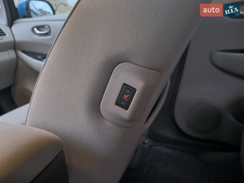 Хетчбек Nissan Leaf 2012 в Херсоні