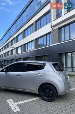 Хетчбек Nissan Leaf 2012 в 