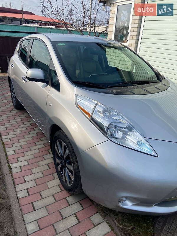 Хетчбек Nissan Leaf 2016 в Чернігові фото 2 Хетчбек Nissan Leaf 2016 в Чернігові