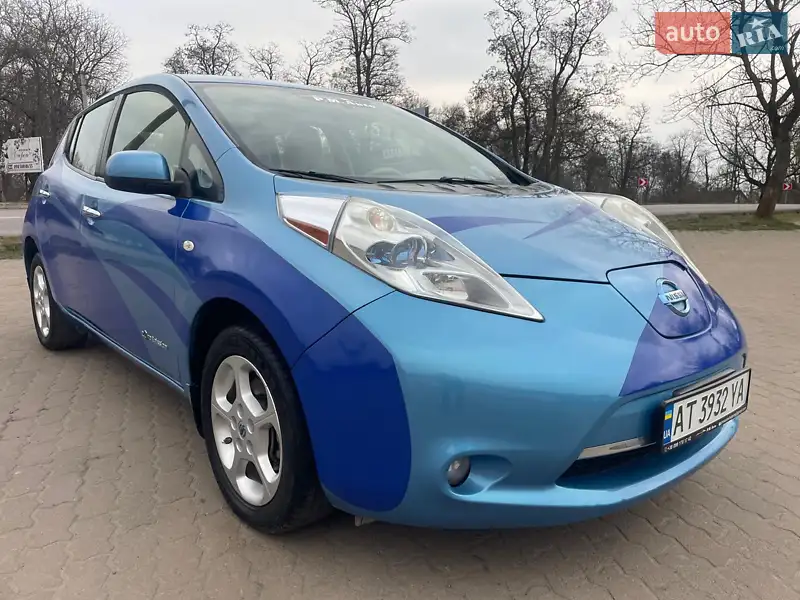 Хетчбек Nissan Leaf 2011 в 