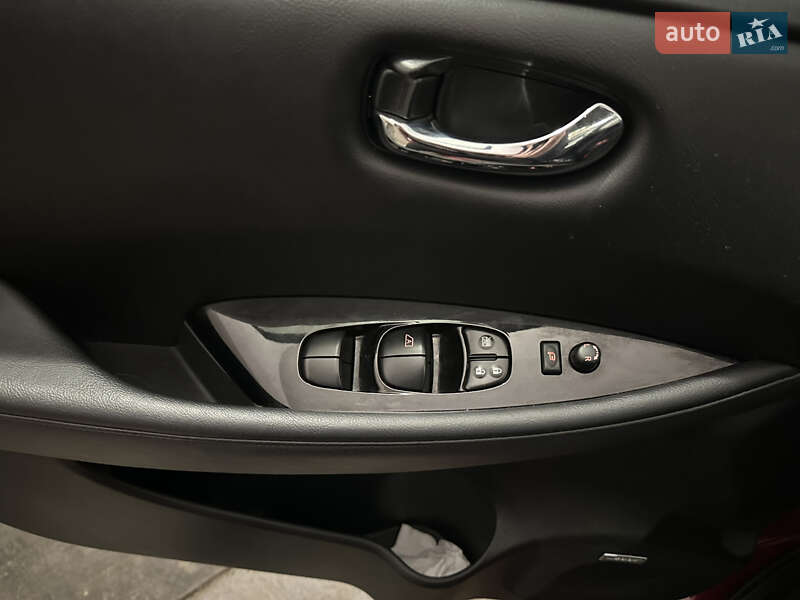 Хэтчбек Nissan Leaf 2016 в Стрые
