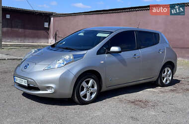 Хэтчбек Nissan Leaf 2013 в 