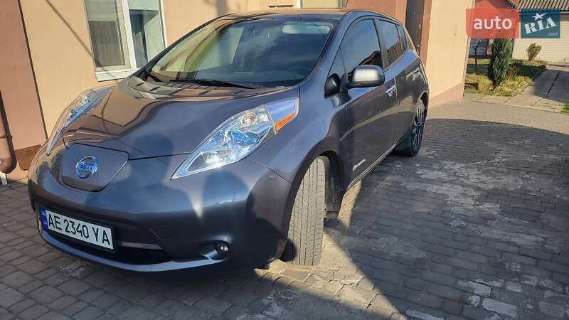 Хэтчбек Nissan Leaf 2014 в 