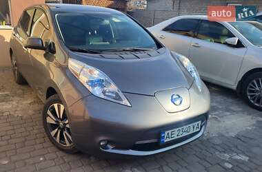 Хэтчбек Nissan Leaf 2014 в 