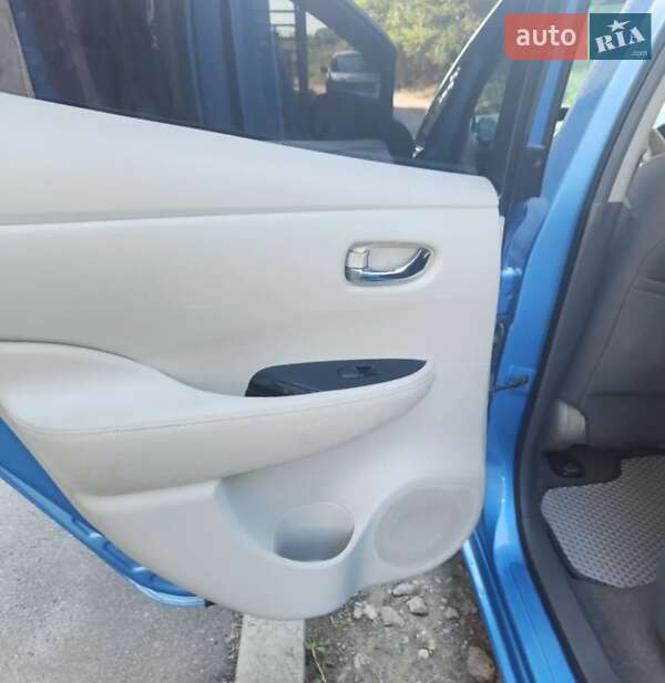 Хэтчбек Nissan Leaf 2012 в Днепре