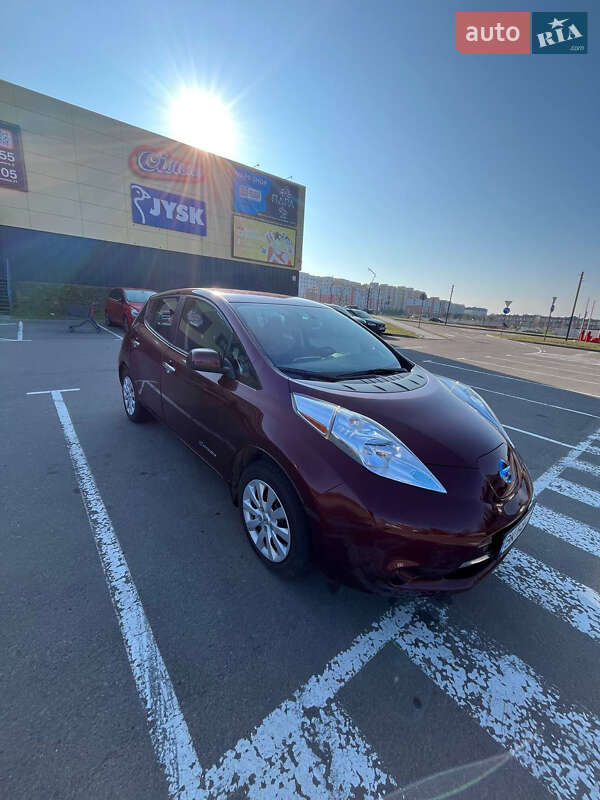 Хэтчбек Nissan Leaf 2017 в 