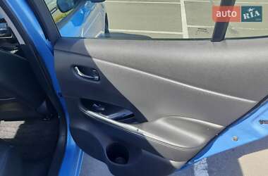 Хэтчбек Nissan Leaf 2013 в 