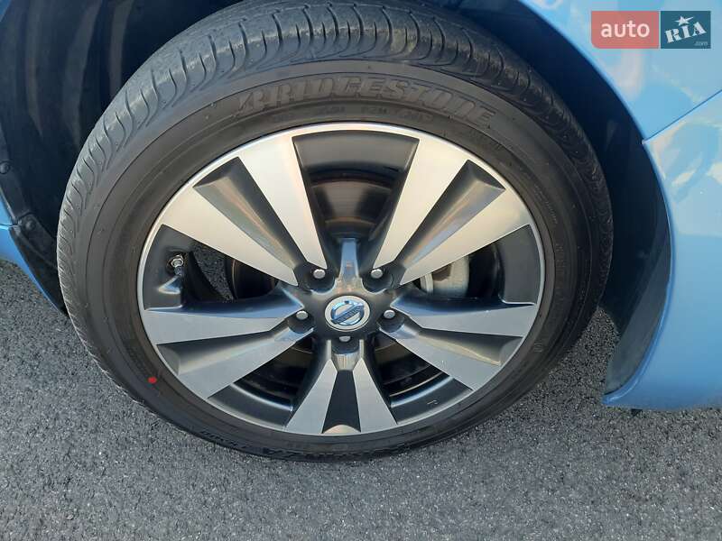 Хетчбек Nissan Leaf 2013 в Луцьку