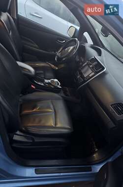 Хэтчбек Nissan Leaf 2013 в 