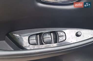 Хэтчбек Nissan Leaf 2015 в 