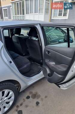 Хетчбек Nissan Leaf 2013 в 
