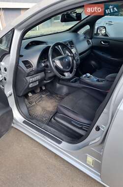 Хетчбек Nissan Leaf 2013 в 