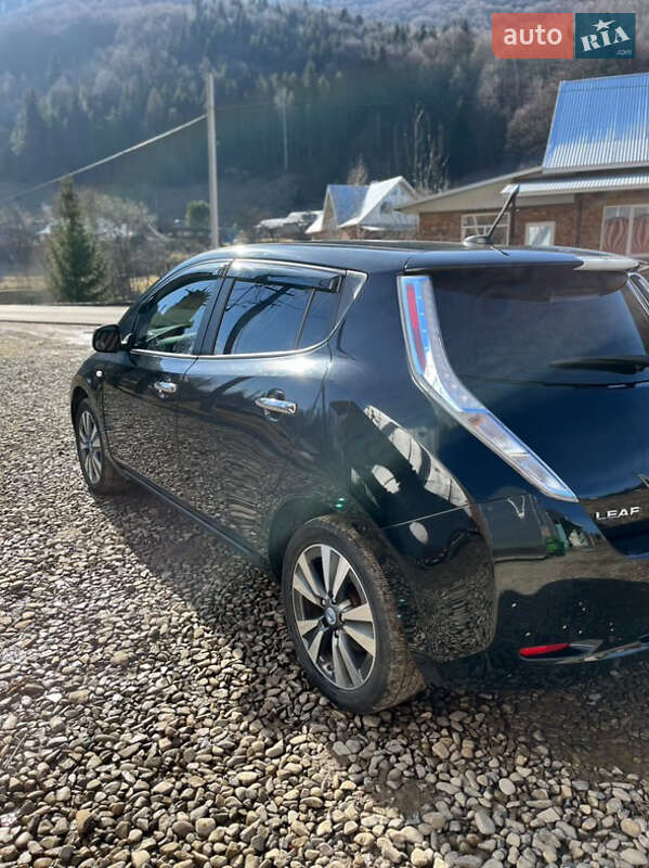 Хэтчбек Nissan Leaf 2013 в Косове
