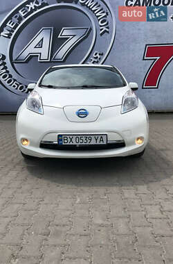 Хэтчбек Nissan Leaf 2015 в 