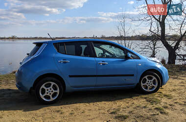 Хетчбек Nissan Leaf 2012 в 