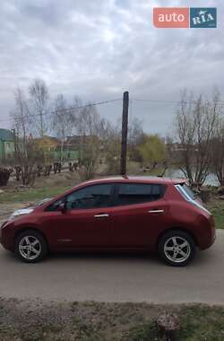 Хетчбек Nissan Leaf 2014 в 