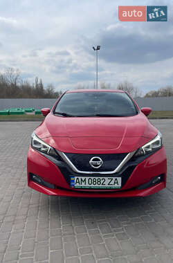 Хэтчбек Nissan Leaf 2018 в 