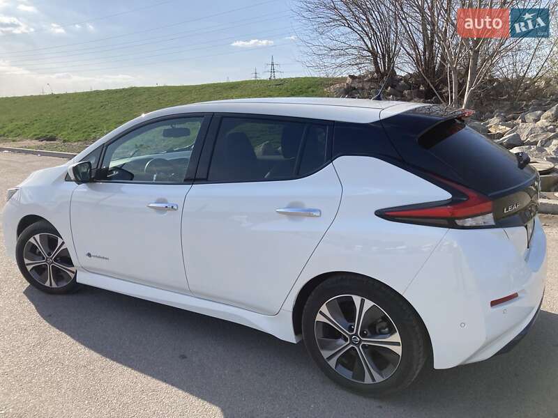 Хетчбек Nissan Leaf 2019 в Дніпрі