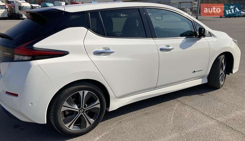 Хетчбек Nissan Leaf 2019 в Дніпрі