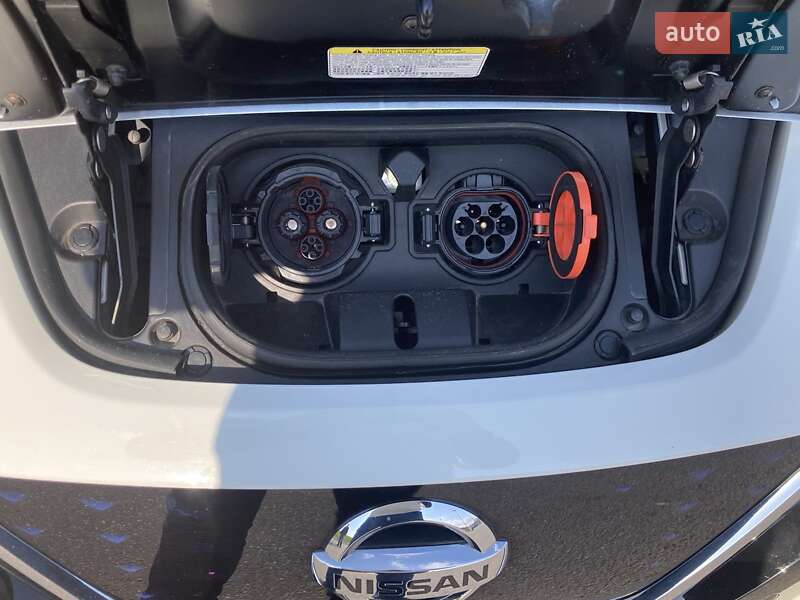 Хетчбек Nissan Leaf 2019 в Дніпрі