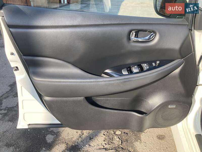 Хетчбек Nissan Leaf 2019 в Дніпрі