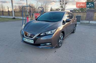 Хэтчбек Nissan Leaf 2019 в 