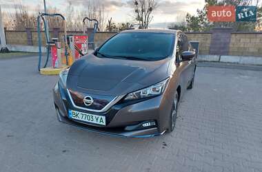 Хэтчбек Nissan Leaf 2019 в 