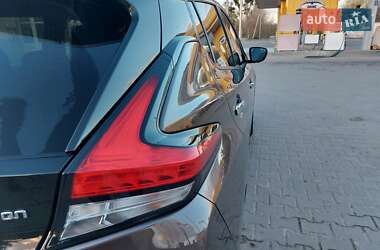 Хэтчбек Nissan Leaf 2019 в 
