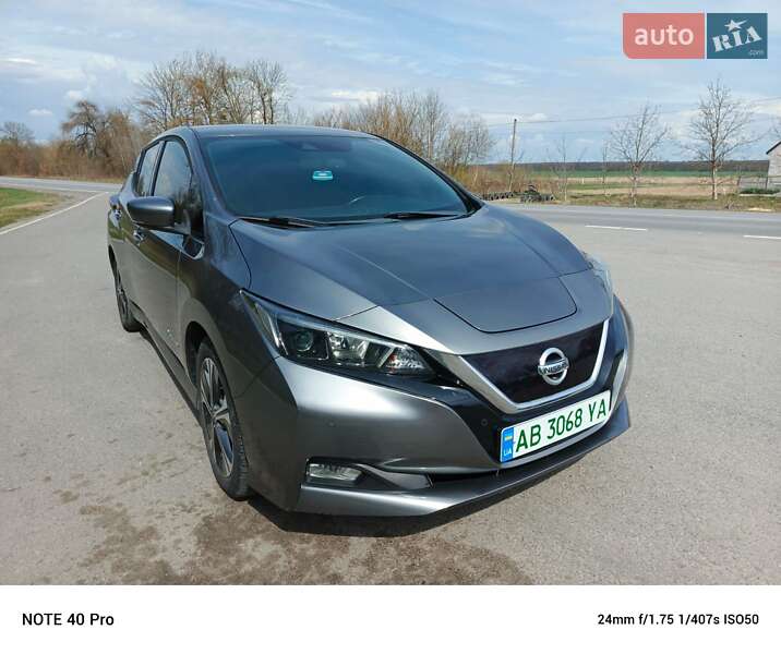 Хэтчбек Nissan Leaf 2019 в 