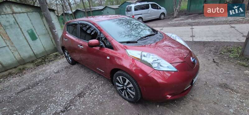 Хэтчбек Nissan Leaf 2015 в Одессе