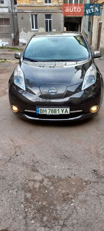 Хэтчбек Nissan Leaf 2014 в 
