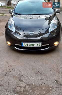 Хэтчбек Nissan Leaf 2014 в 