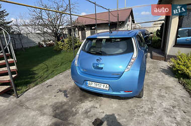Хэтчбек Nissan Leaf 2012 в 