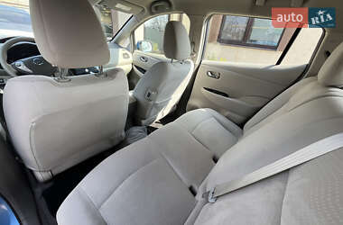 Хэтчбек Nissan Leaf 2012 в 