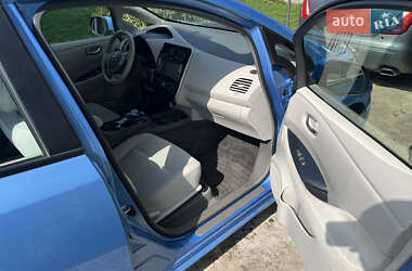 Хэтчбек Nissan Leaf 2012 в 